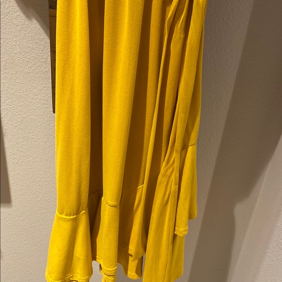 Elegant Yellow Dress - Picture 4 of 7